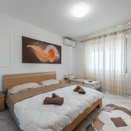 Aria Beachfront Residences Apartment *
